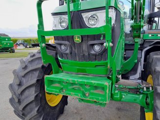Farm tractor John Deere 6120R - 2