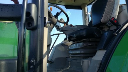 Farm tractor John Deere 6215R - 5