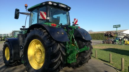 Farm tractor John Deere 6215R - 1