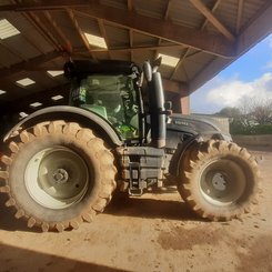 Farm tractor Valtra S 324  - 2