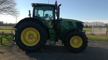 Farm tractor John Deere 6215R - 2