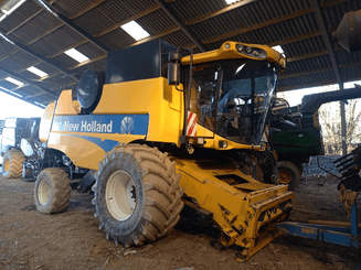 Combine harvester New Holland CSX7080 - 1