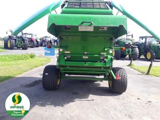 Round baler John Deere 864 - 2