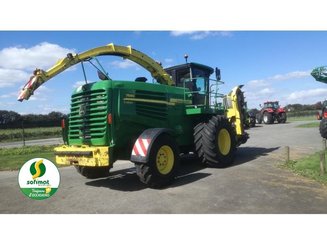 Self-propelled forage harvester John Deere 7350 - 1