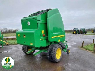 Round baler John Deere 864 - 2