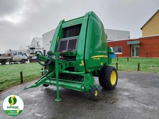 Round baler John Deere 864 - 5