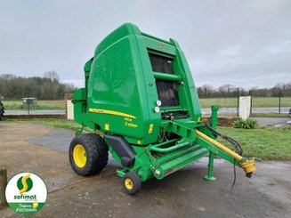 Round baler John Deere 864 - 2