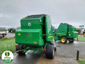 Round baler John Deere 864 - 3
