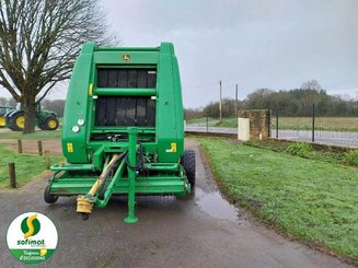 Round baler John Deere 864 - 1