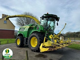 Self-propelled forage harvester John Deere 8400 - 1