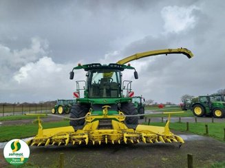 Self-propelled forage harvester John Deere 8400 - 8