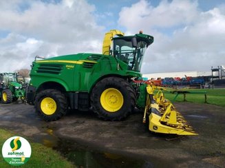 Self-propelled forage harvester John Deere 8400 - 1