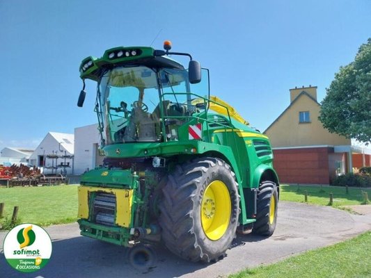 Self-propelled forage harvester John Deere 8300 - 1