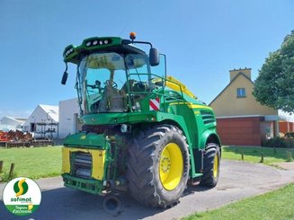 Self-propelled forage harvester John Deere 8300 - 1