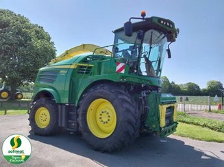 Self-propelled forage harvester John Deere 8300 - 2
