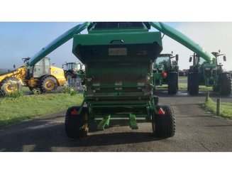 Round baler John Deere 864 - 7