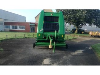 Round baler John Deere 864 - 3