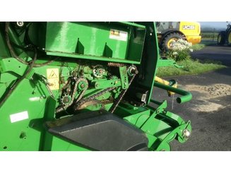 Round baler John Deere 864 - 5