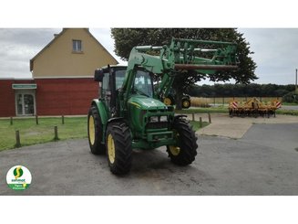 Farm tractor John Deere 5090R - 16