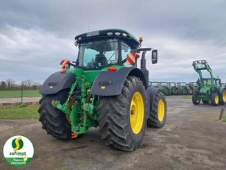 Farm tractor John Deere 8270R - 2