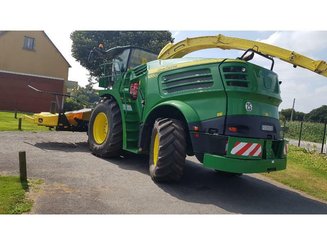Self-propelled forage harvester John Deere 8300 - 1