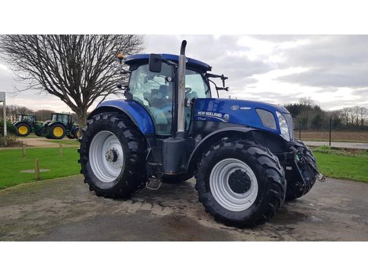 Farm tractor New Holland T7220 - 1