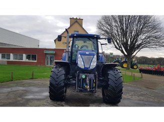 Farm tractor New Holland T7220 - 1