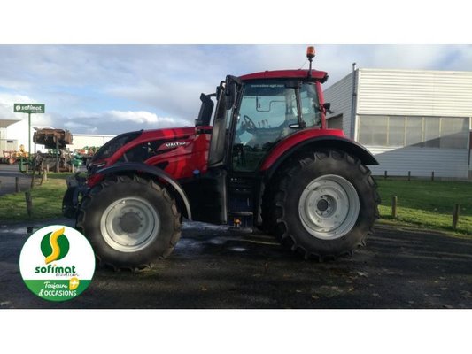 Farm tractor Valtra T154 - 1