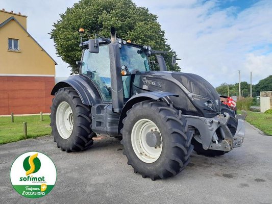 Farm tractor Valtra T154 - 1