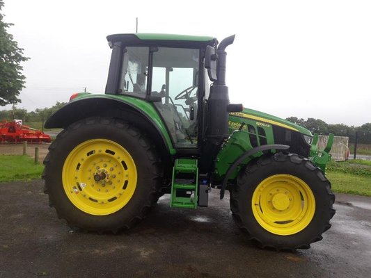 Farm tractor John Deere 6100M - 1