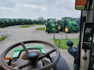 Farm tractor John Deere 6100M - 13