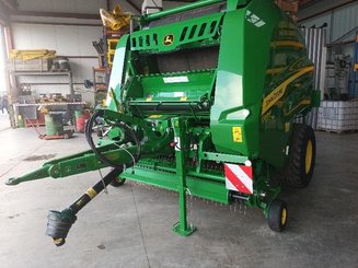 Round baler John Deere V461R - 2