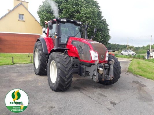 Farm tractor Valtra T183 - 1