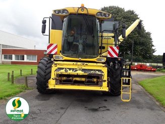 Combine harvester New Holland CSX7080 - 1