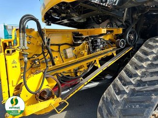 Combine harvester New Holland CR9070 - 12