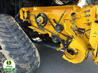 Combine harvester New Holland CR9070 - 14