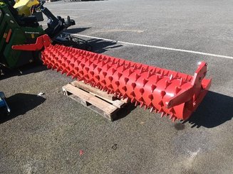 Soil preparation work Kuhn ROULEAU MAXIPACK - 1
