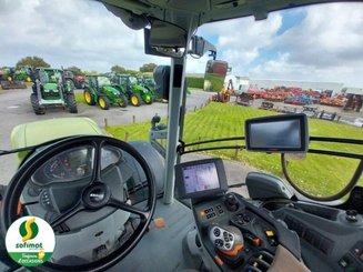 Farm tractor Claas AXION830 - 8