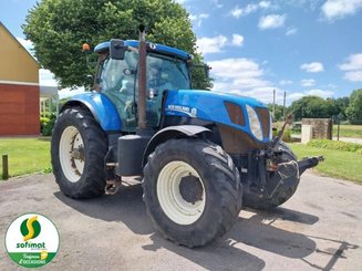 Farm tractor New Holland T7235 - 1