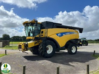 Combine harvester New Holland CX8080 - 1