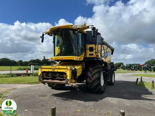 Combine harvester New Holland CX8080 - 1