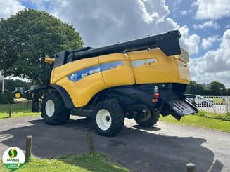 Combine harvester New Holland CX8080 - 2